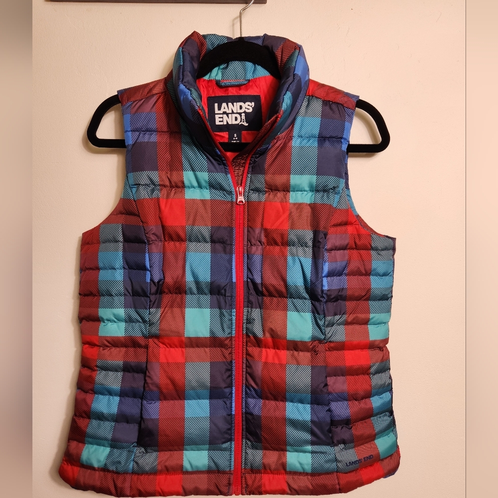 Lands' End Women's Plaid Puffer Vest - Red and Blue Size S.   #K02